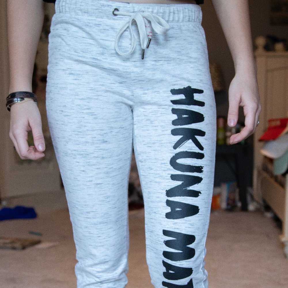 Rue21 Joggers "HAKUNA MATATA"